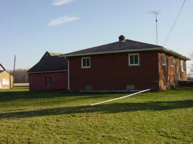 8992 Brockway Road Yale, MI 48097 - Photo 9 of 12 31031756-8.JPG