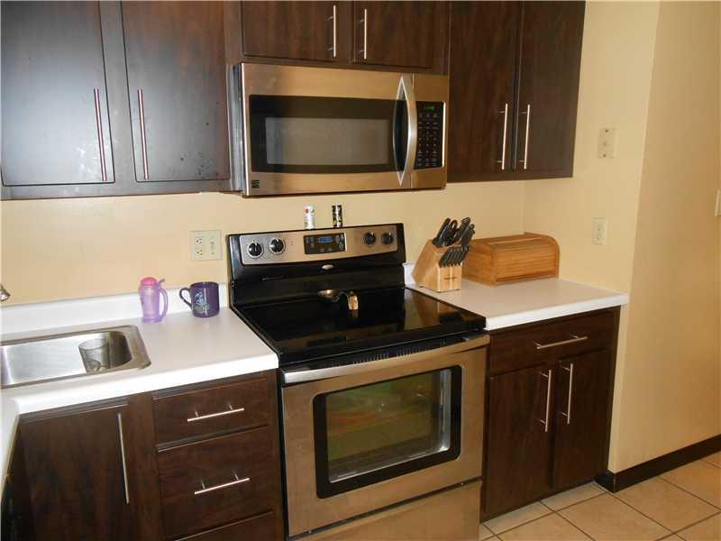 106 Fall Run Road Forest Hills, PA 15221 - Photo 10 of 22 Kitchen. Easy to work in