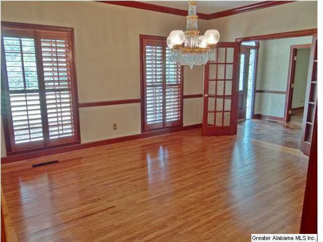1079 Crest Road Leeds, AL 35094 - Photo 4 of 32
