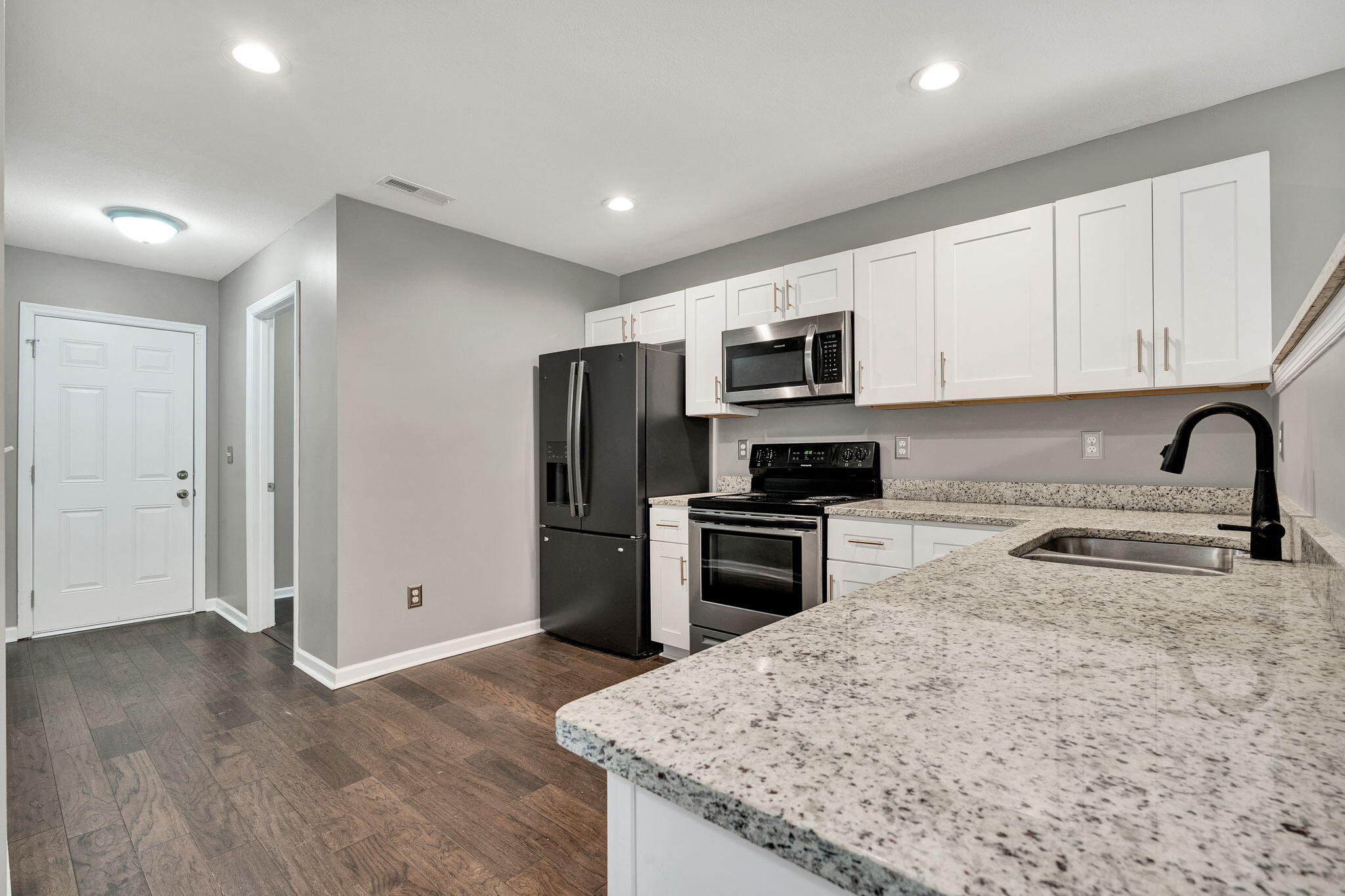 6008 Fisk Avenue Chattanooga, TN 37421 - Photo 4 of 25 10-web-or-mls-DSC00661