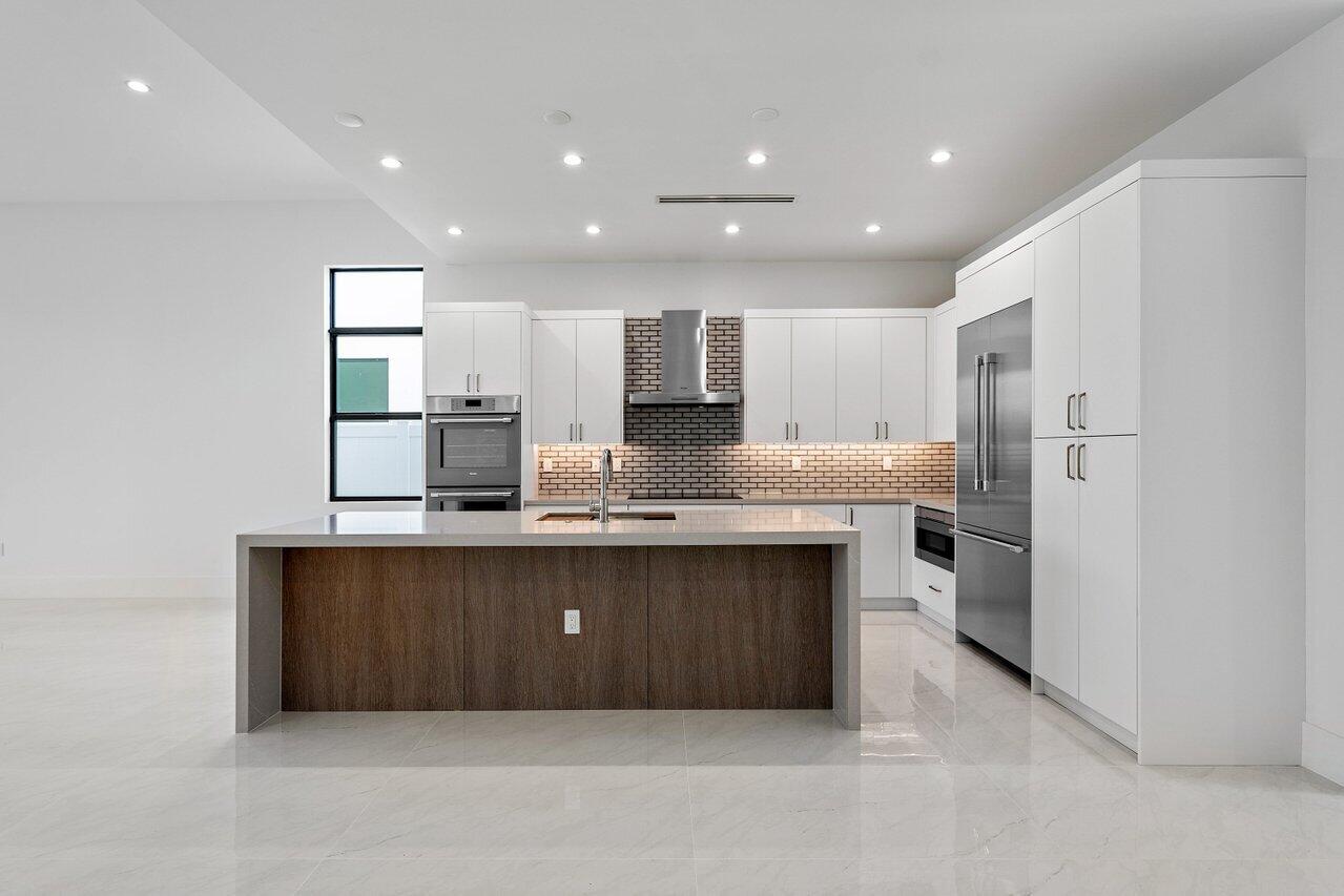 691 Kingsbridge Street Boca Raton, FL 33487 - Photo 11 of 44 Kitchen