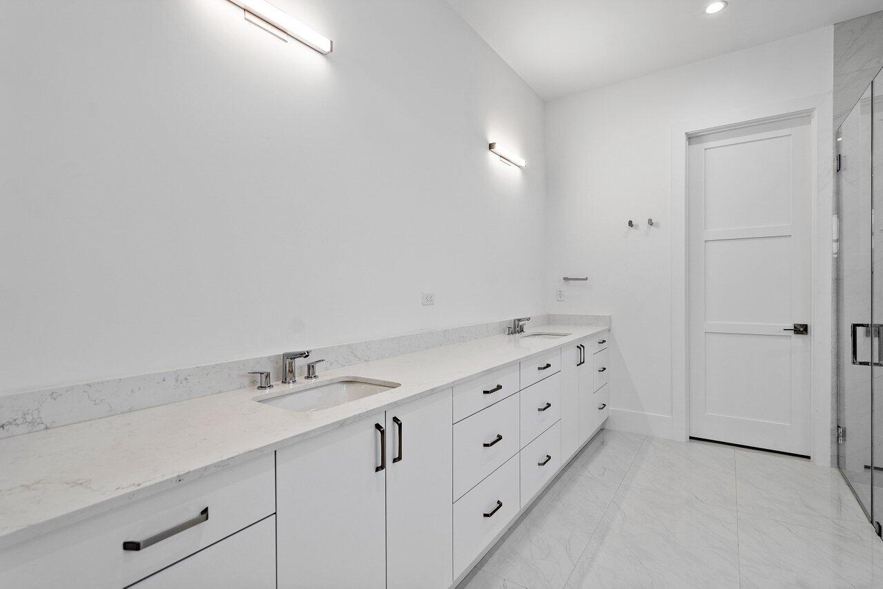 691 Kingsbridge Street Boca Raton, FL 33487 - Photo 15 of 44 Main Bathroom