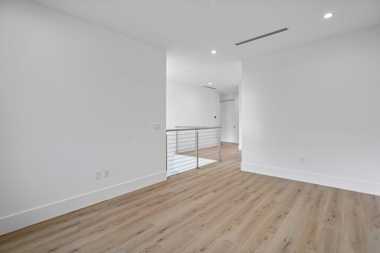 691 Kingsbridge Street Boca Raton, FL 33487 - Photo 18 of 44 Loft area