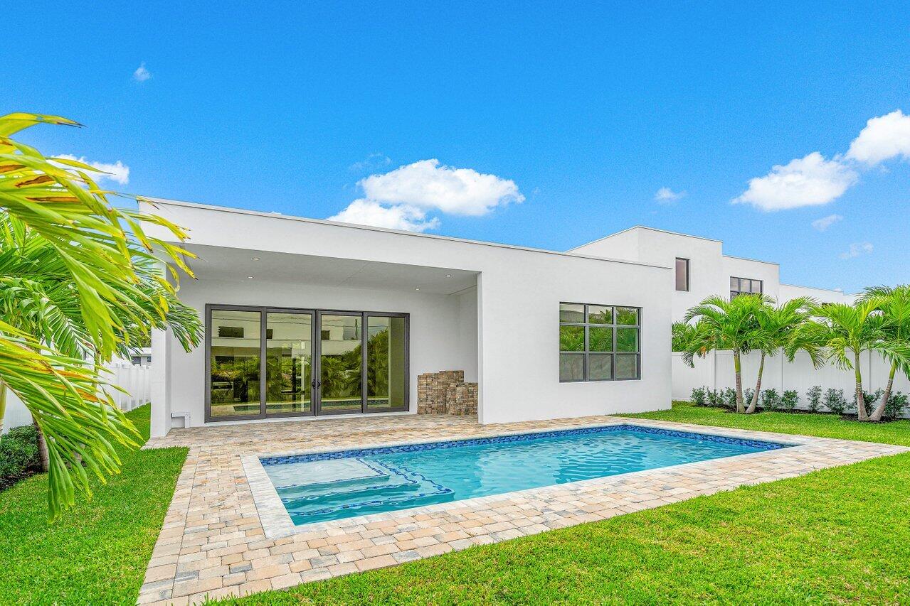 691 Kingsbridge Street Boca Raton, FL 33487 - Photo 2 of 44 Exterior rear