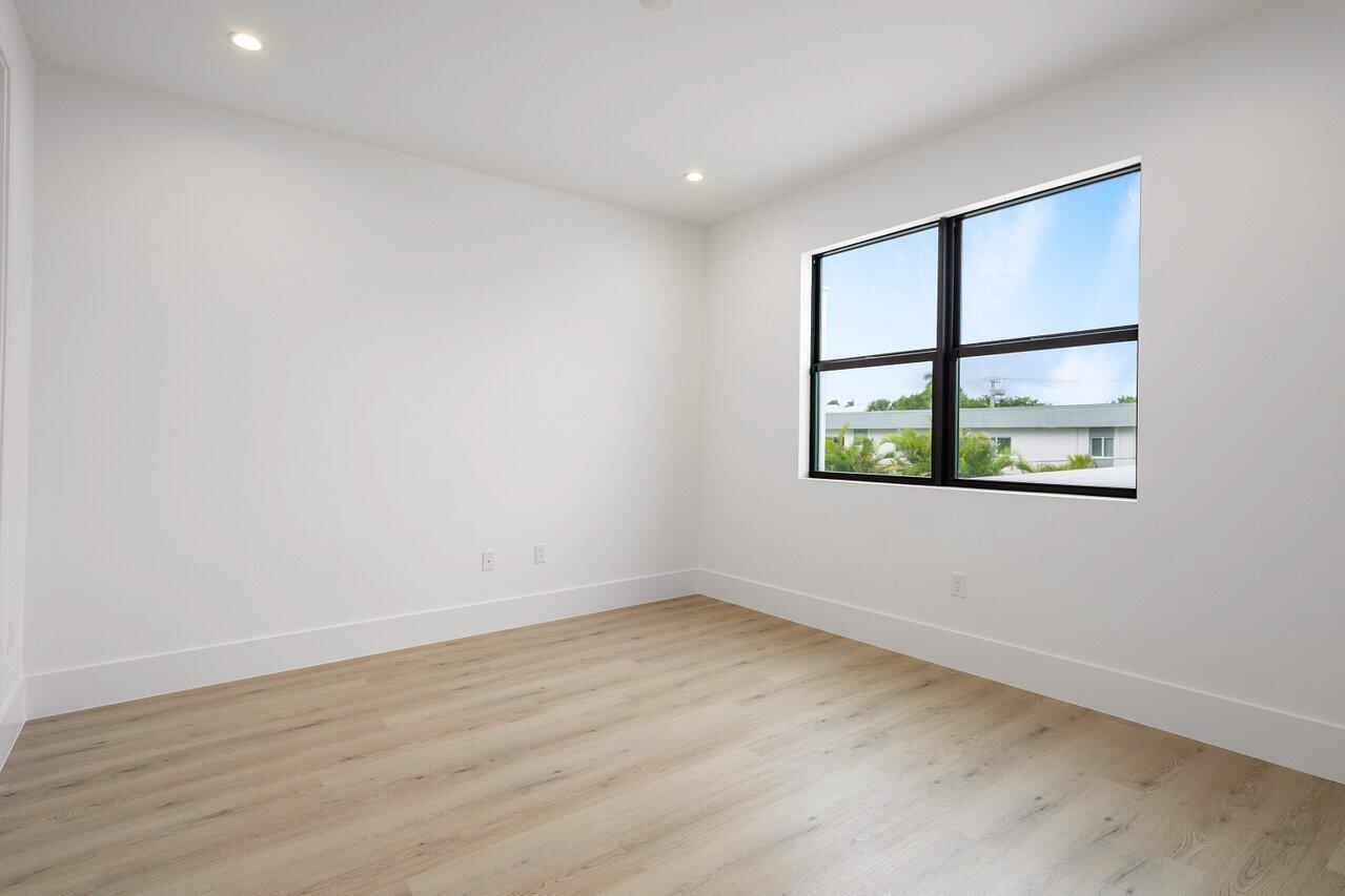 691 Kingsbridge Street Boca Raton, FL 33487 - Photo 21 of 44 Bedroom 3