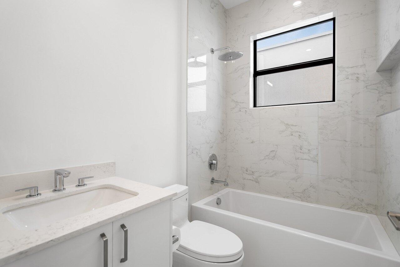 691 Kingsbridge Street Boca Raton, FL 33487 - Photo 24 of 44 Bathroom 4