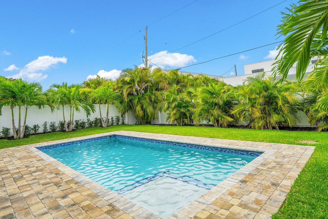 691 Kingsbridge Street Boca Raton, FL 33487 - Photo 28 of 44 Pool- Backyard area