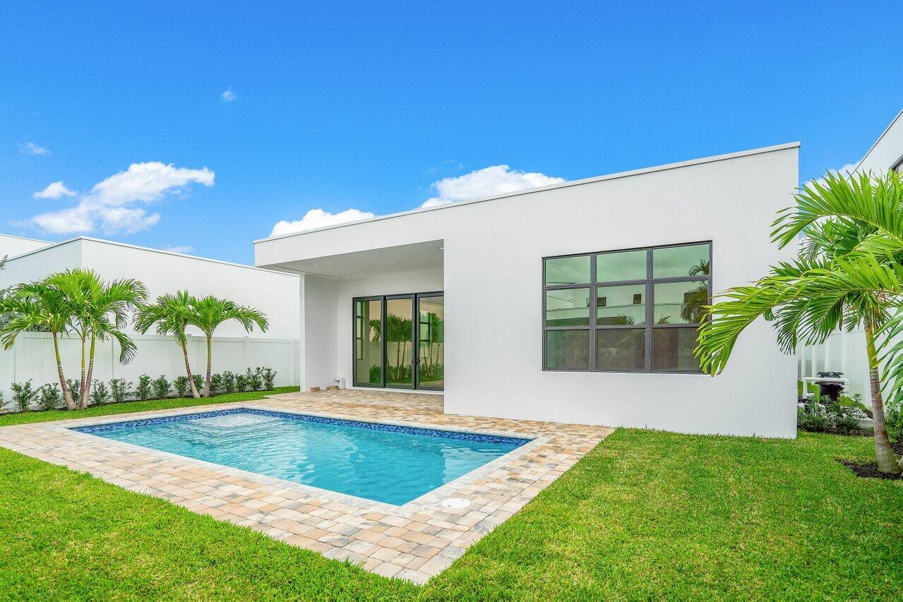 691 Kingsbridge Street Boca Raton, FL 33487 - Photo 29 of 44 Exterior Rear