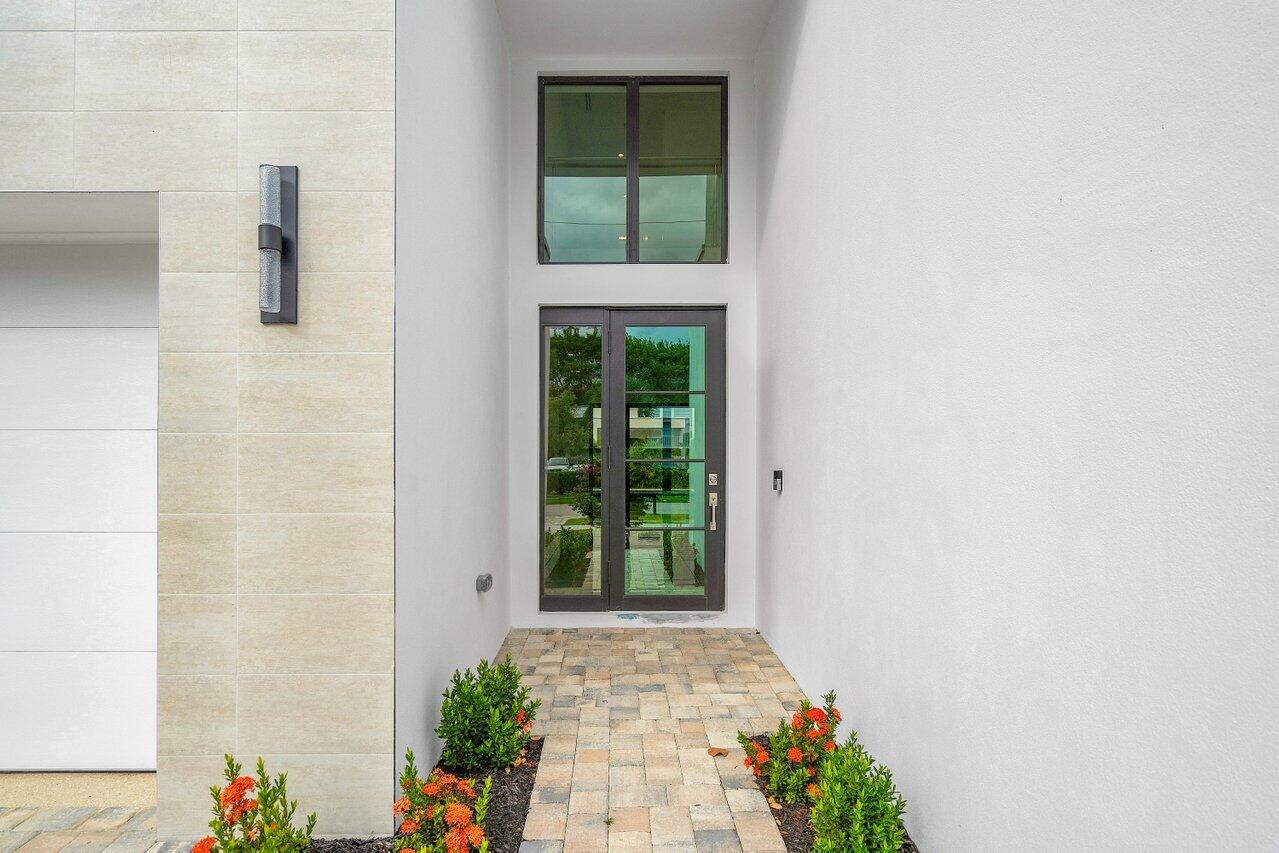 691 Kingsbridge Street Boca Raton, FL 33487 - Photo 3 of 44 Entryway