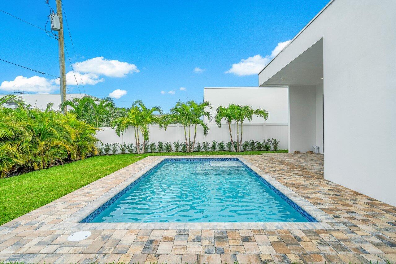 691 Kingsbridge Street Boca Raton, FL 33487 - Photo 31 of 44 Pool area facing East