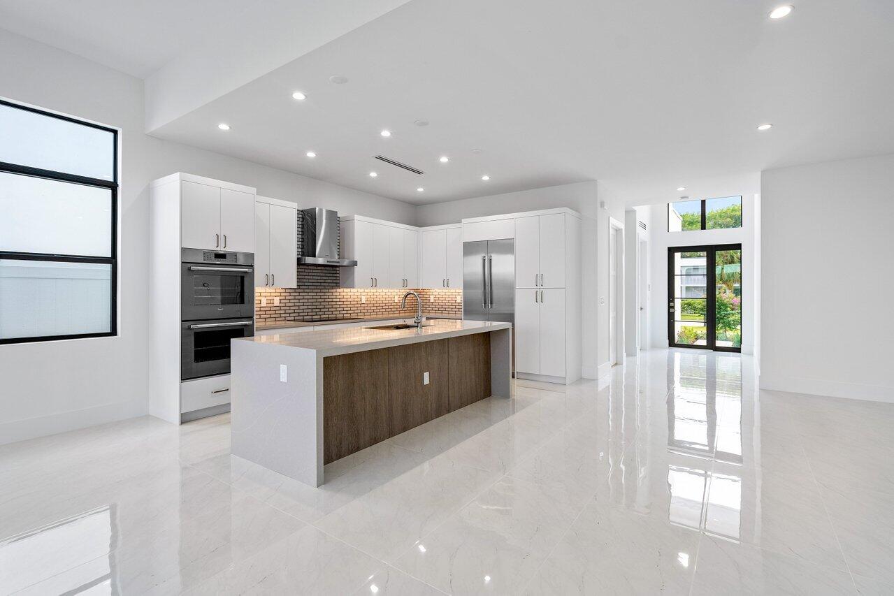 691 Kingsbridge Street Boca Raton, FL 33487 - Photo 10 of 44 Kitchen