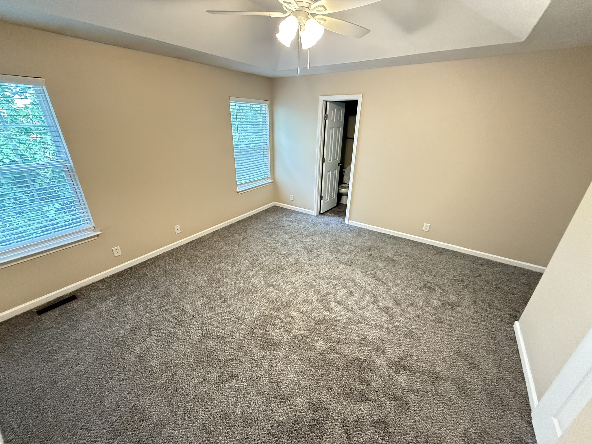 3055 London View Murfreesboro, TN 37128 - Photo 8 of 12 an empty room with a window