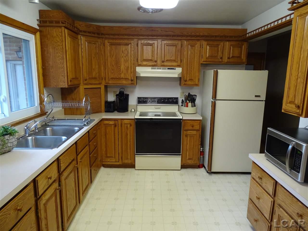 8170 Clinton Road Jackson, MI 49201 - Photo 17 of 30 50070257-16.JPG