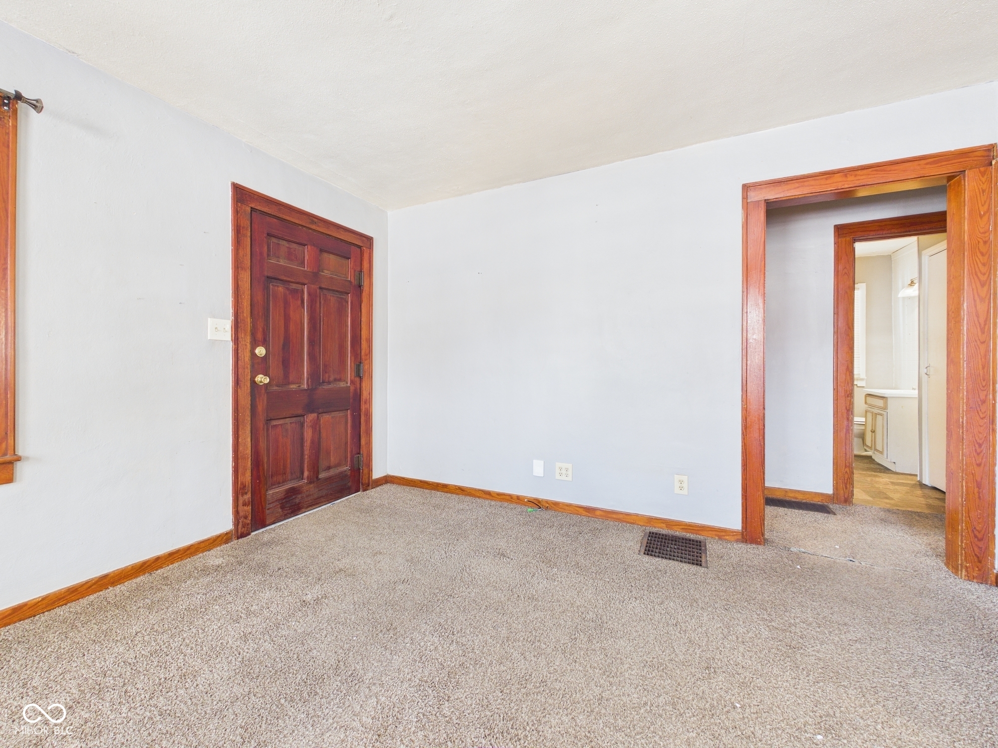 17 West 40th Street Anderson, IN 46013 - Photo 6 of 20