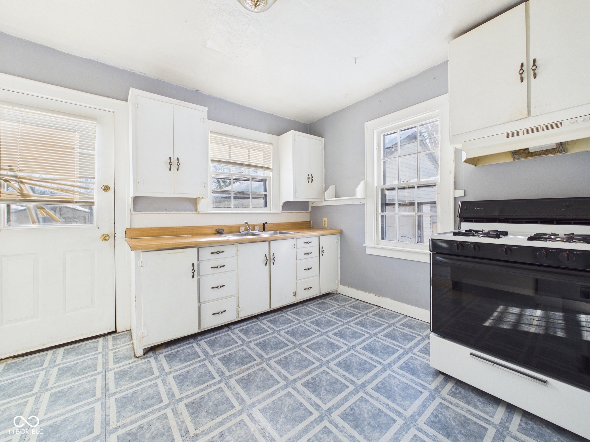 17 West 40th Street Anderson, IN 46013 - Photo 7 of 20