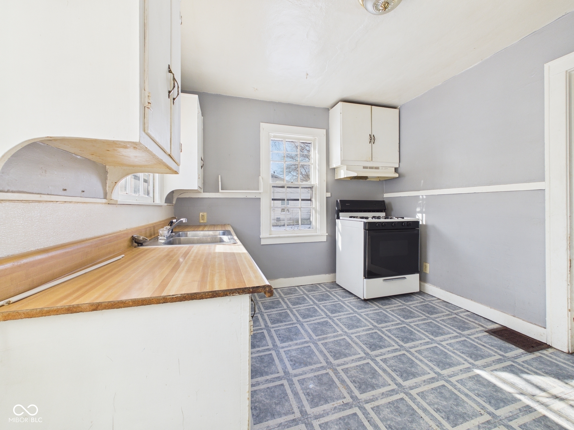 17 West 40th Street Anderson, IN 46013 - Photo 8 of 20