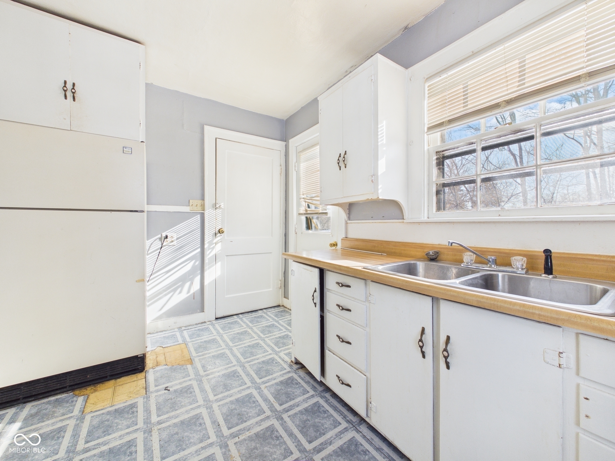 17 West 40th Street Anderson, IN 46013 - Photo 9 of 20