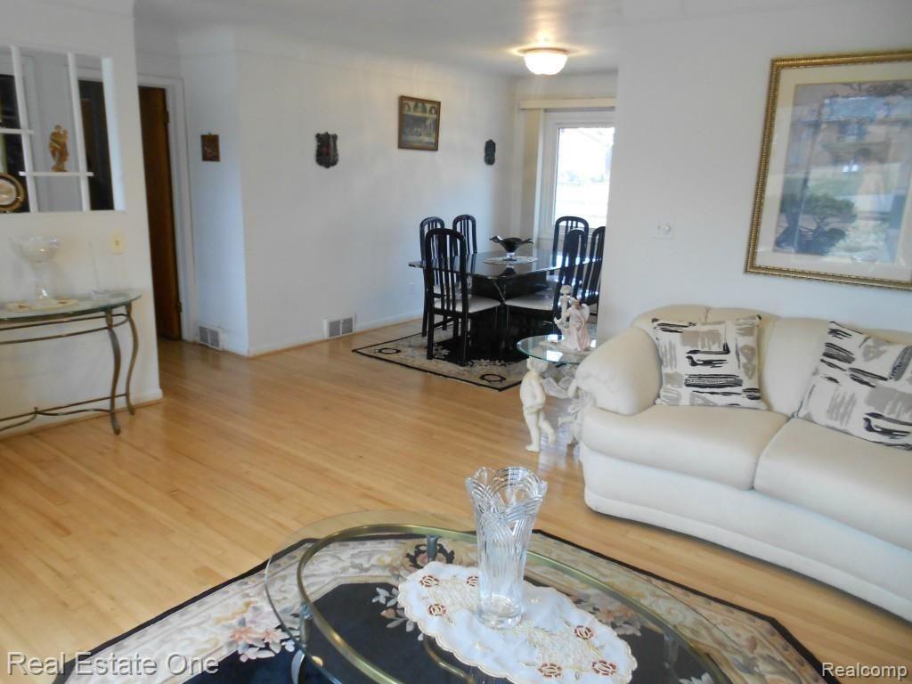32211 Bonnet Hill Road Farmington Hills, MI 48334 - Photo 7 of 16