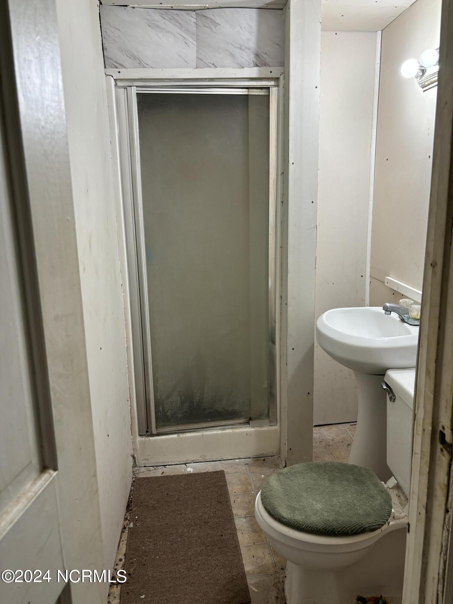 15 St Augustine Raleigh, NC 27610 - Photo 11 of 11 15 St Aug Bath