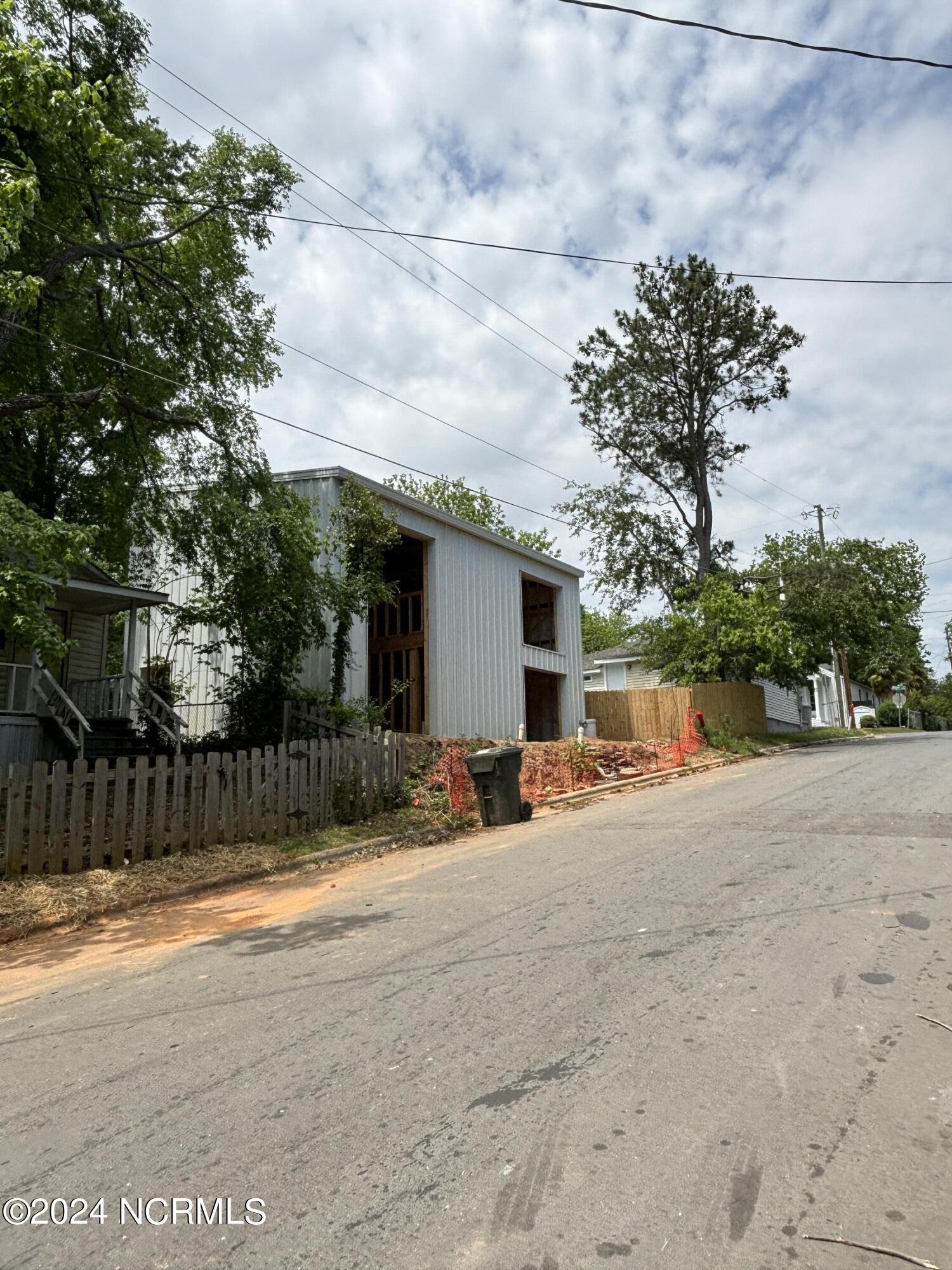 15 St Augustine Raleigh, NC 27610 - Photo 3 of 11 15 Aug Rt street side