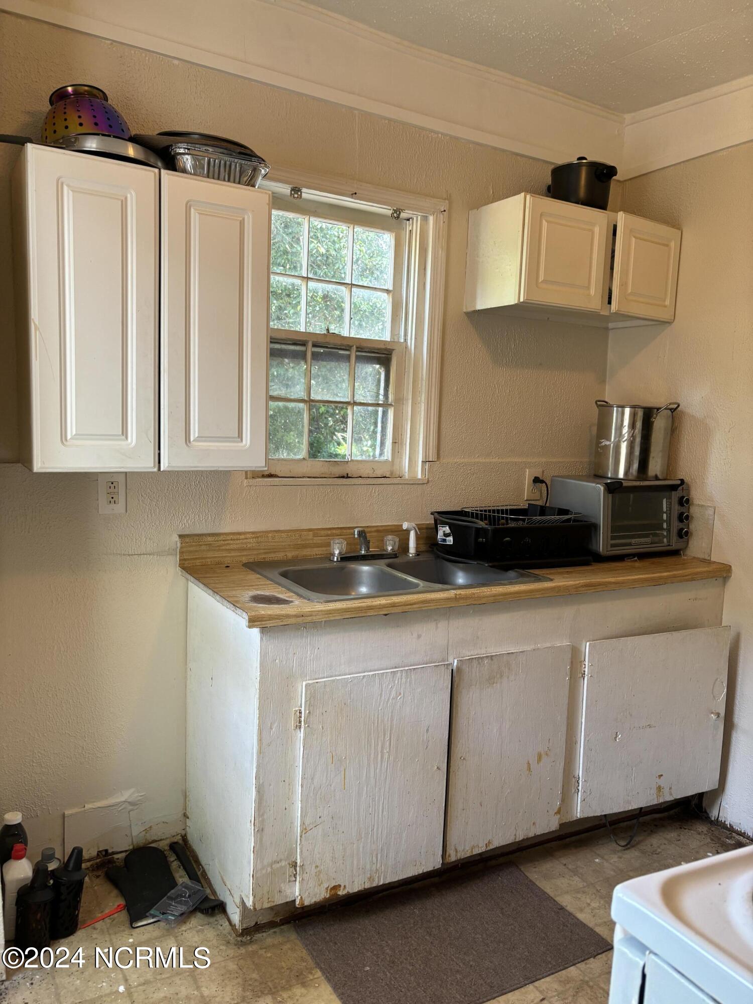 15 St Augustine Raleigh, NC 27610 - Photo 10 of 11 Kitchen Rt side