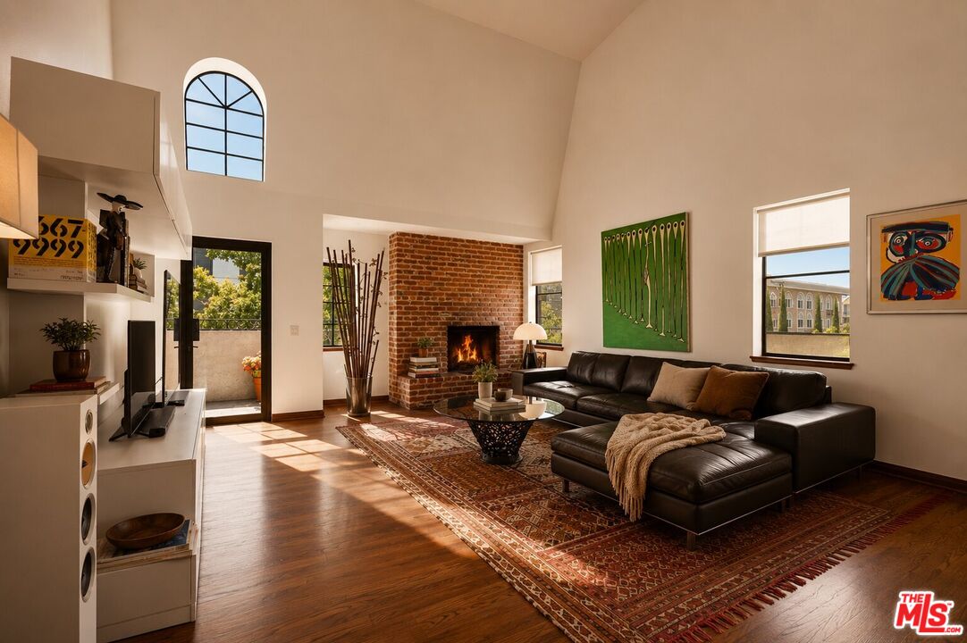 432 South Hamel Road, Unit 303 Los Angeles, CA 90048 - Photo 9 of 26