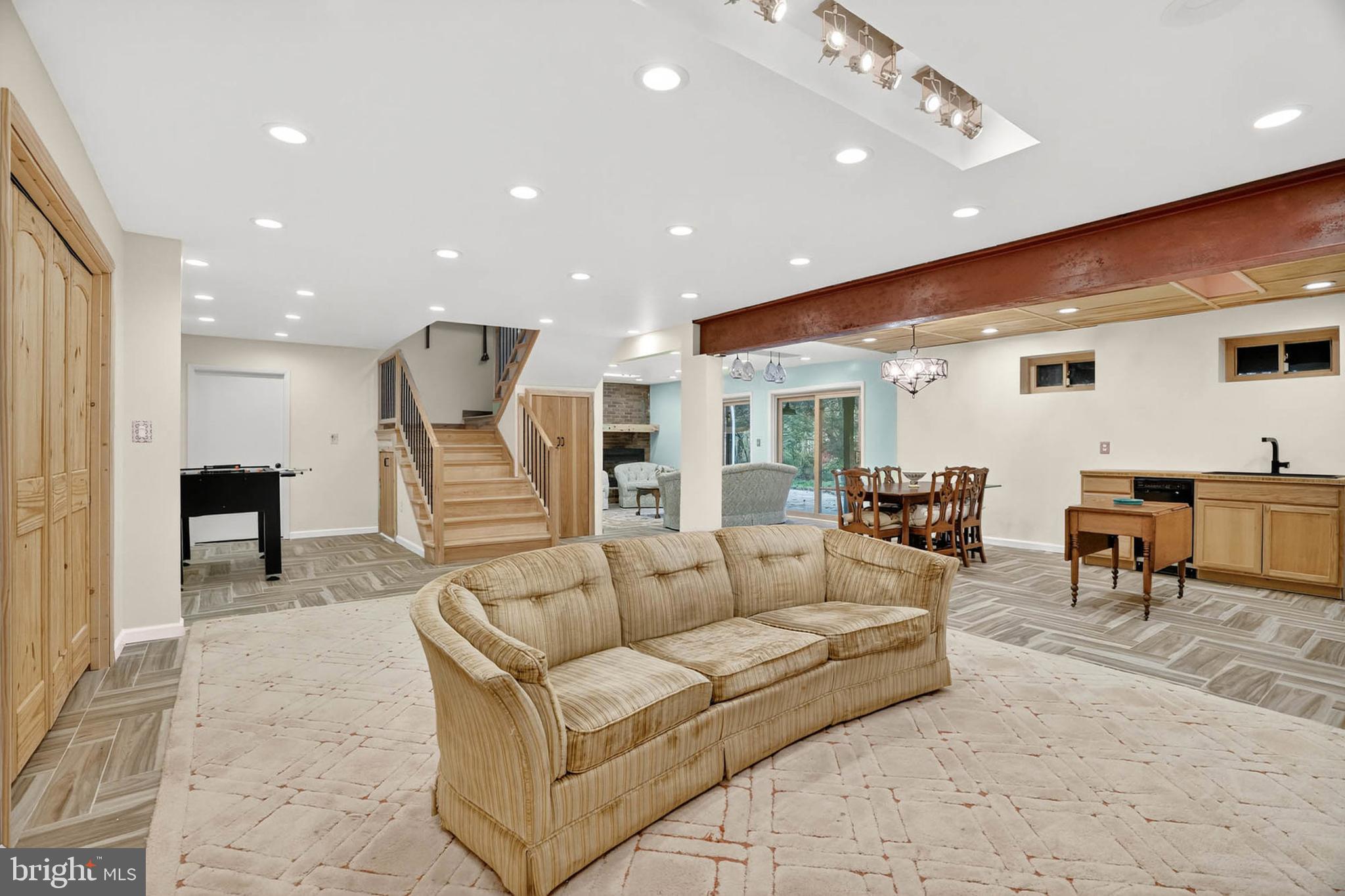 7033 Mink Hollow Road Highland, MD 20777 - Photo 49 of 79 Second Lounge area