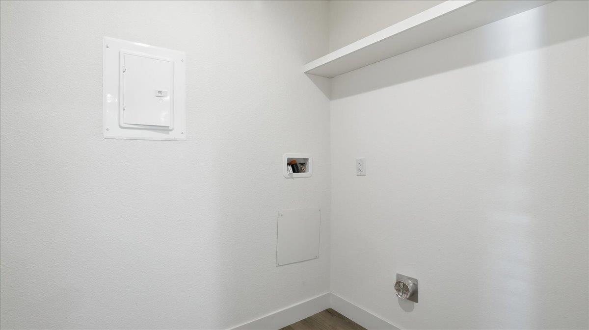 135 Ponderosa Way, Unit 14 Colfax, CA 95713 - Photo 18 of 37 close up of a white marble wall