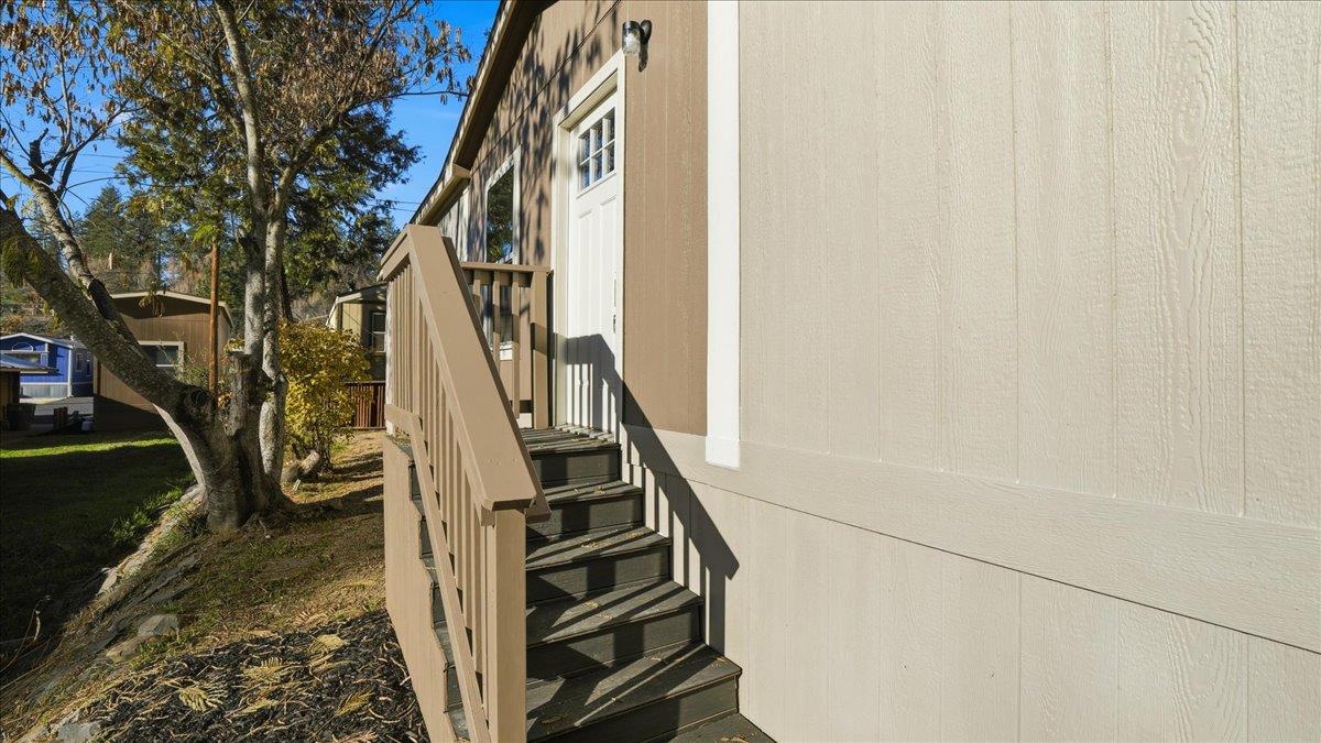 135 Ponderosa Way, Unit 14 Colfax, CA 95713 - Photo 5 of 37 a view of entryway with wooden floor