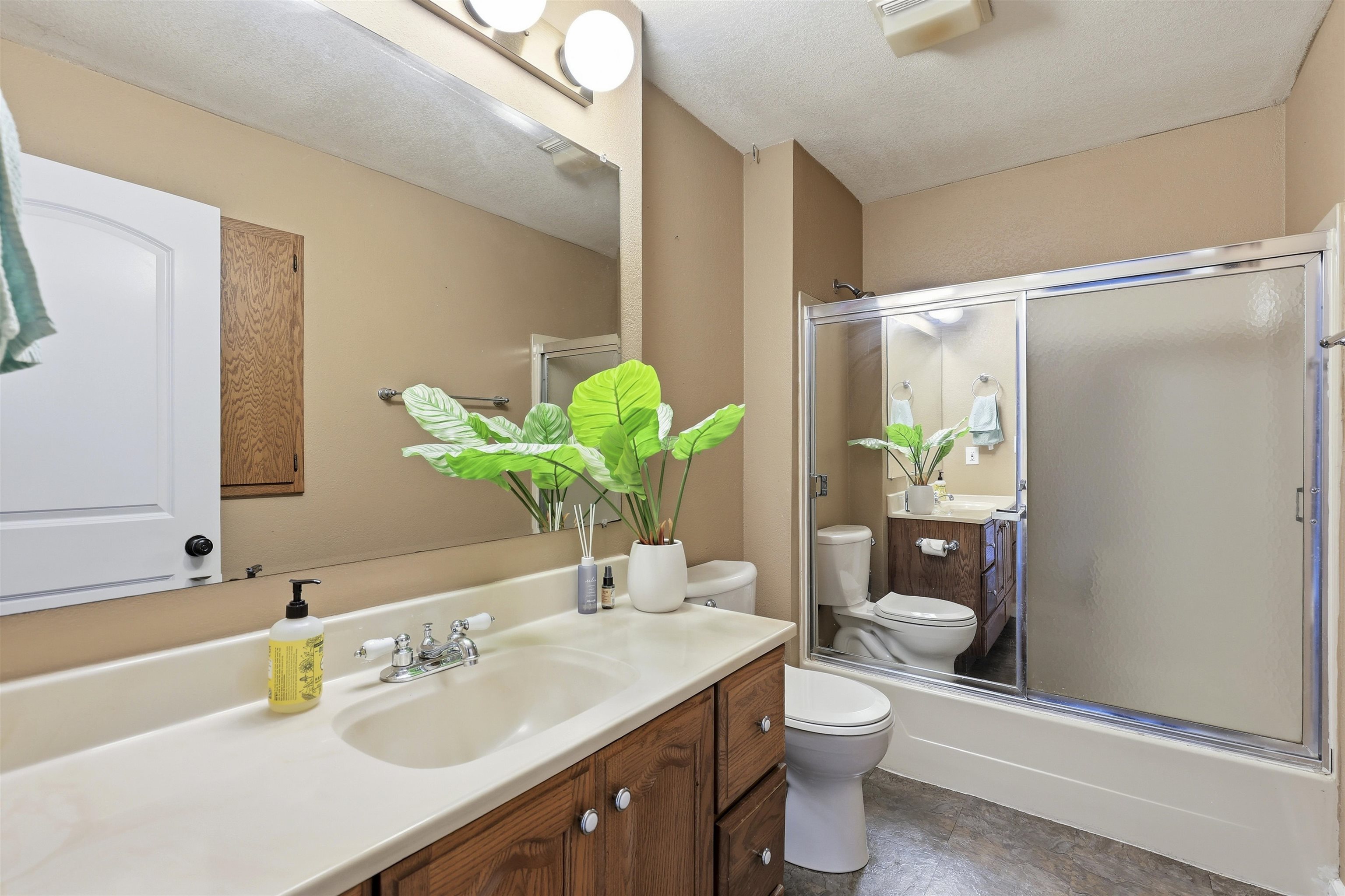 424 3rd Street Neenah, WI 54956 - Photo 13 of 36