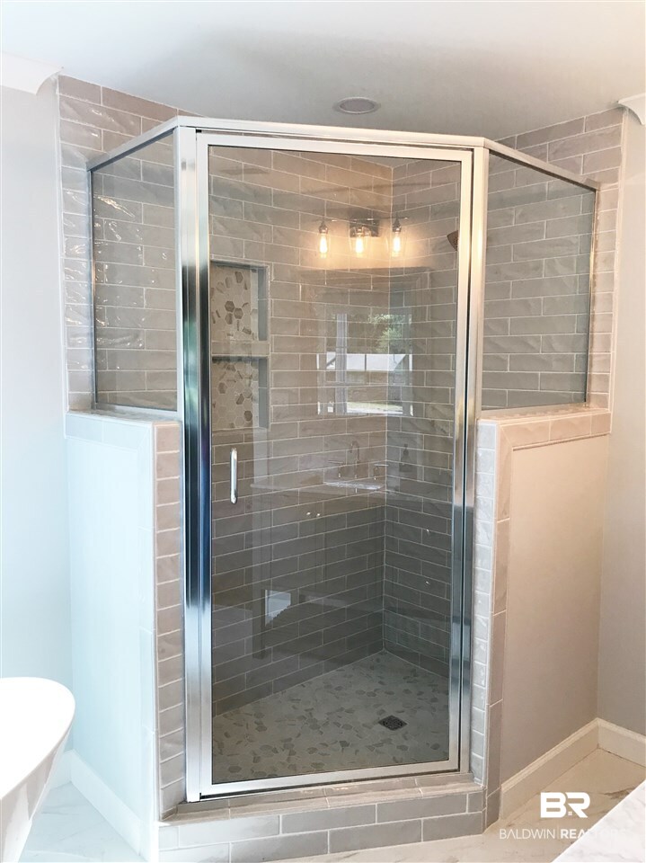 404 Tulip Terrace Fairhope, AL 36532 - Photo 15 of 26 MASTER SHOWER