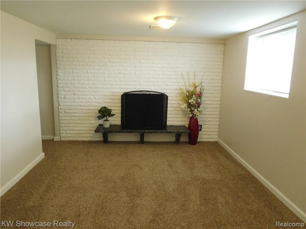 4249 East Hill Road Grand Blanc, MI 48439 - Photo 9 of 35 FR 1