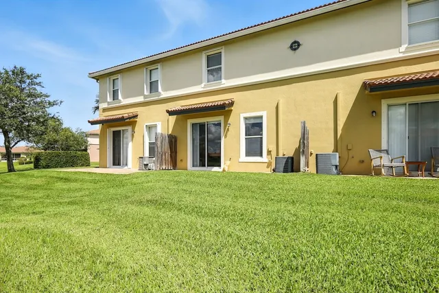a view of a house with a backyard