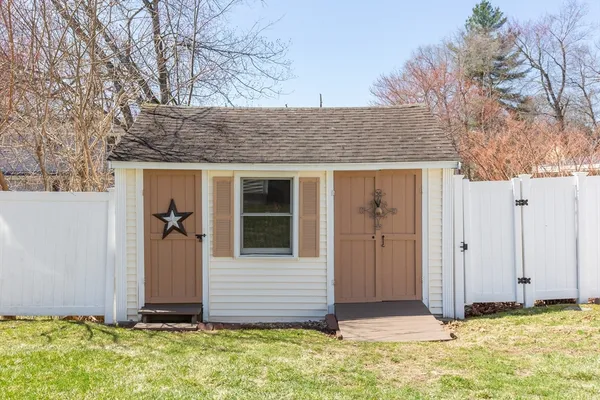 $615,000 | 5 Cedar Grove Avenue, Tyngsboro, MA 01879