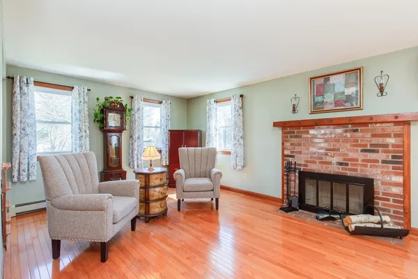 $615,000 | 5 Cedar Grove Avenue, Tyngsboro, MA 01879