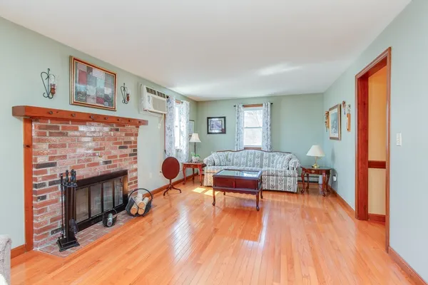 $615,000 | 5 Cedar Grove Avenue, Tyngsboro, MA 01879