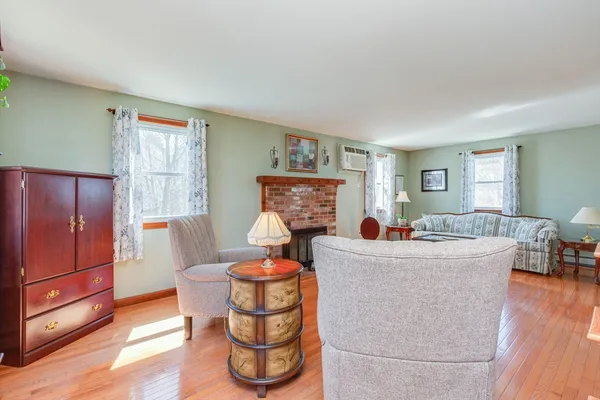 $615,000 | 5 Cedar Grove Avenue, Tyngsboro, MA 01879