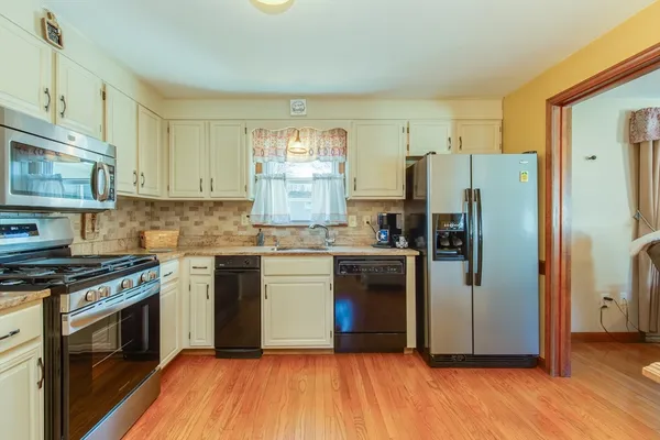 $615,000 | 5 Cedar Grove Avenue, Tyngsboro, MA 01879