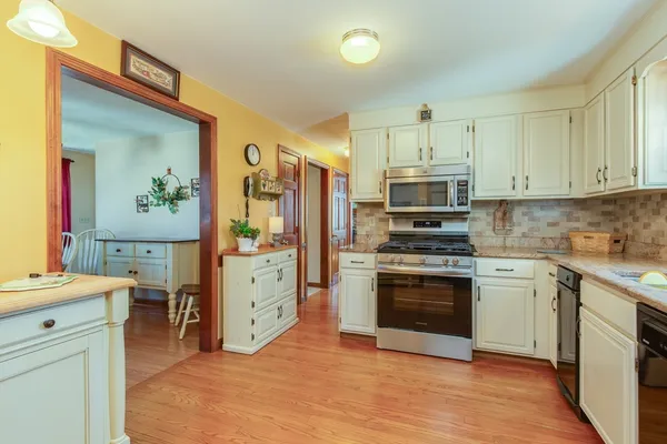 $615,000 | 5 Cedar Grove Avenue, Tyngsboro, MA 01879