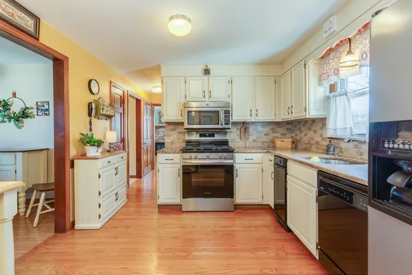 $615,000 | 5 Cedar Grove Avenue, Tyngsboro, MA 01879