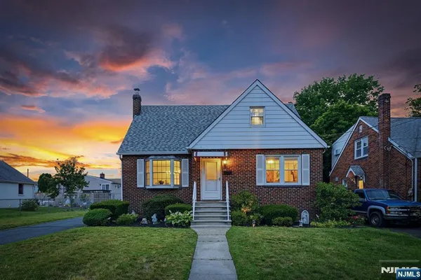 $699,000 | 653 7th Street, Lyndhurst, NJ 07071