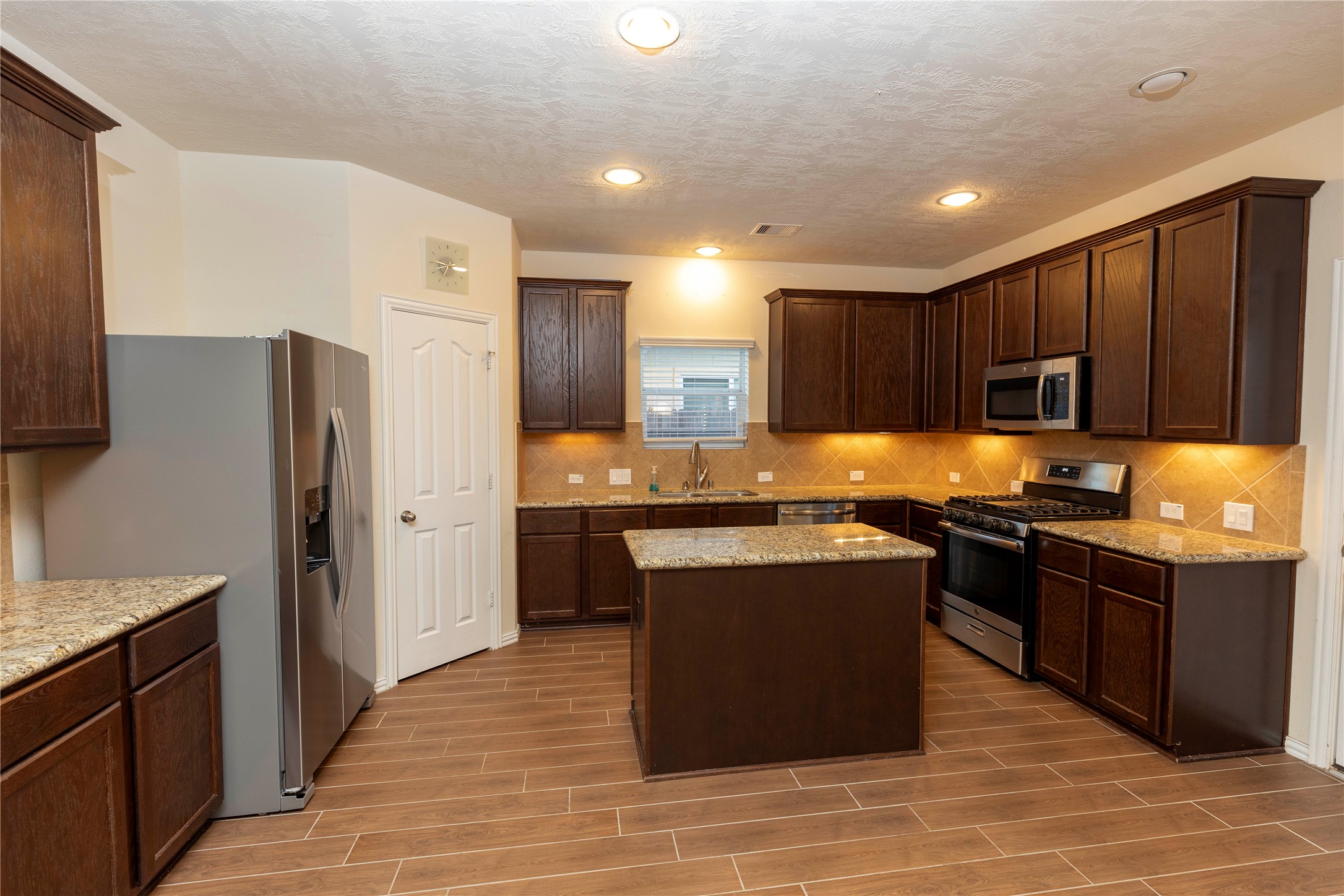 8222 Rudy Brook Way Spring, TX 77379 - Photo 6 of 18 Kitchen