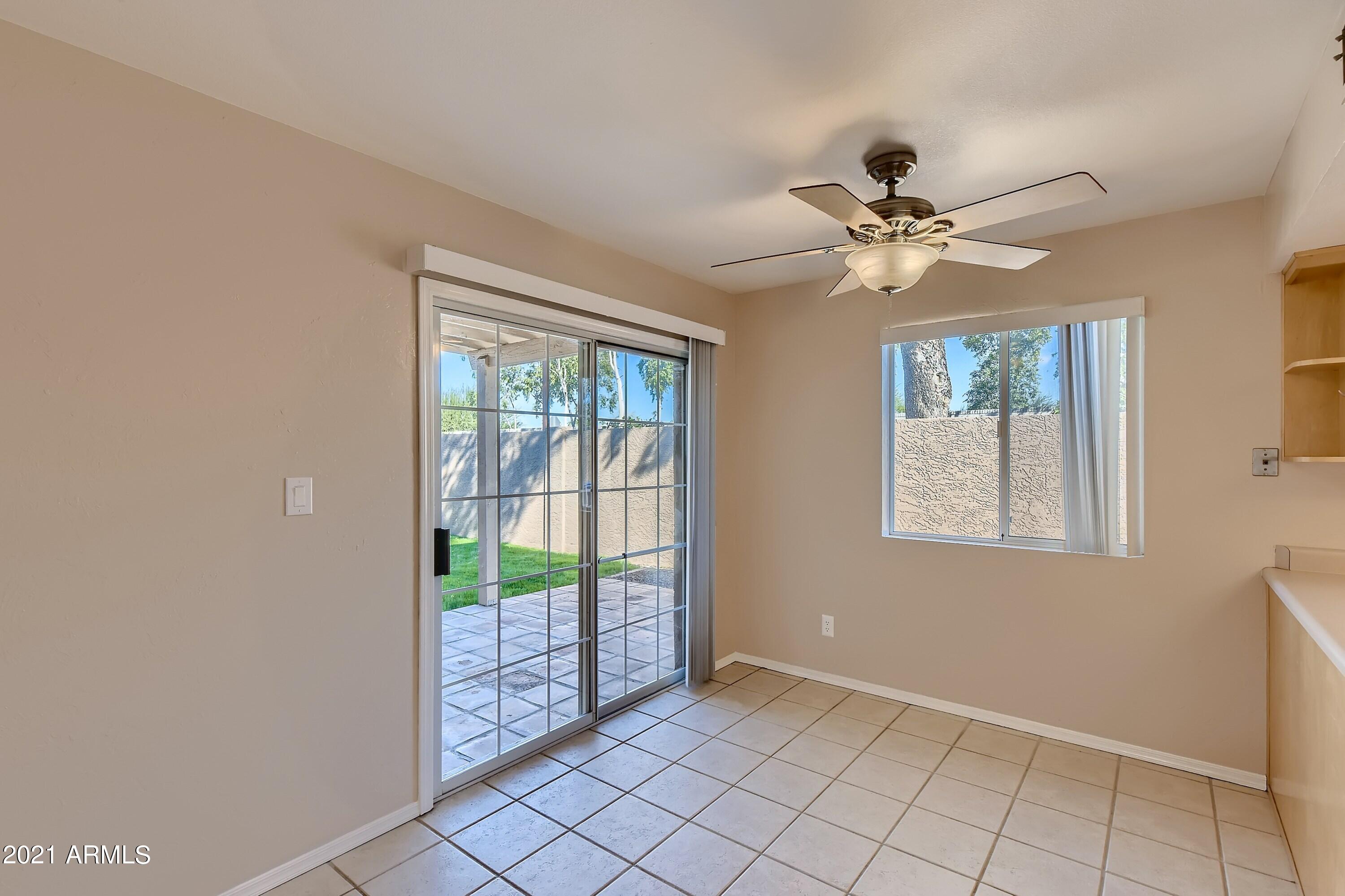 2828 South Price Road Tempe, AZ 85282 - Photo 8 of 19 Breakfast Area