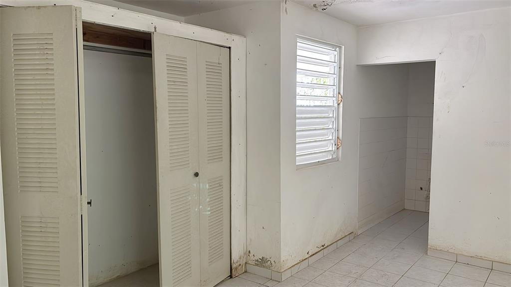 730 Carr Km Cayey, Cayey 00736 - Photo 10 of 17 a view of an empty room with closet and a window