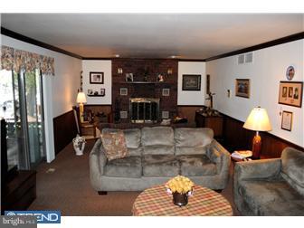 8992 Pine Road Philadelphia, PA 19115 - Photo 6 of 12 Family Room