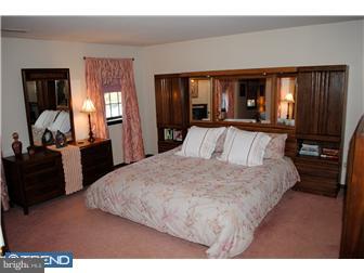 8992 Pine Road Philadelphia, PA 19115 - Photo 7 of 12 Bedroom - Main