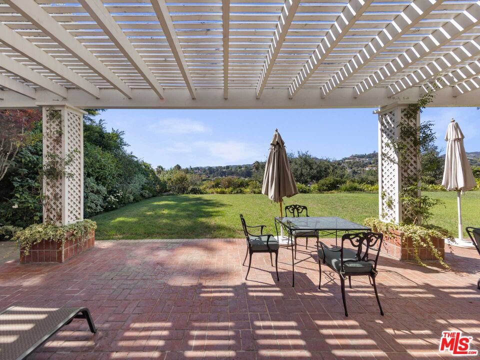 269 South Rockingham Avenue Los Angeles, CA 90049 - Photo 1 of 10 Gallery Image 1