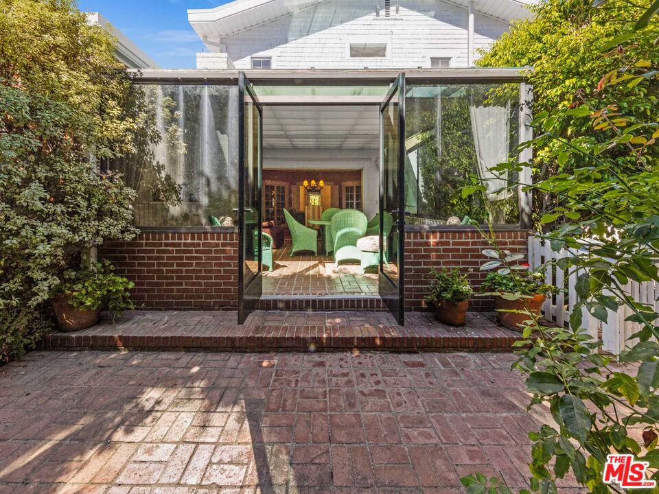 269 South Rockingham Avenue Los Angeles, CA 90049 - Photo 7 of 10 Gallery Image 7