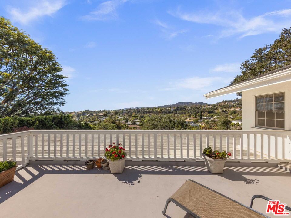 269 South Rockingham Avenue Los Angeles, CA 90049 - Photo 8 of 10 Gallery Image 8