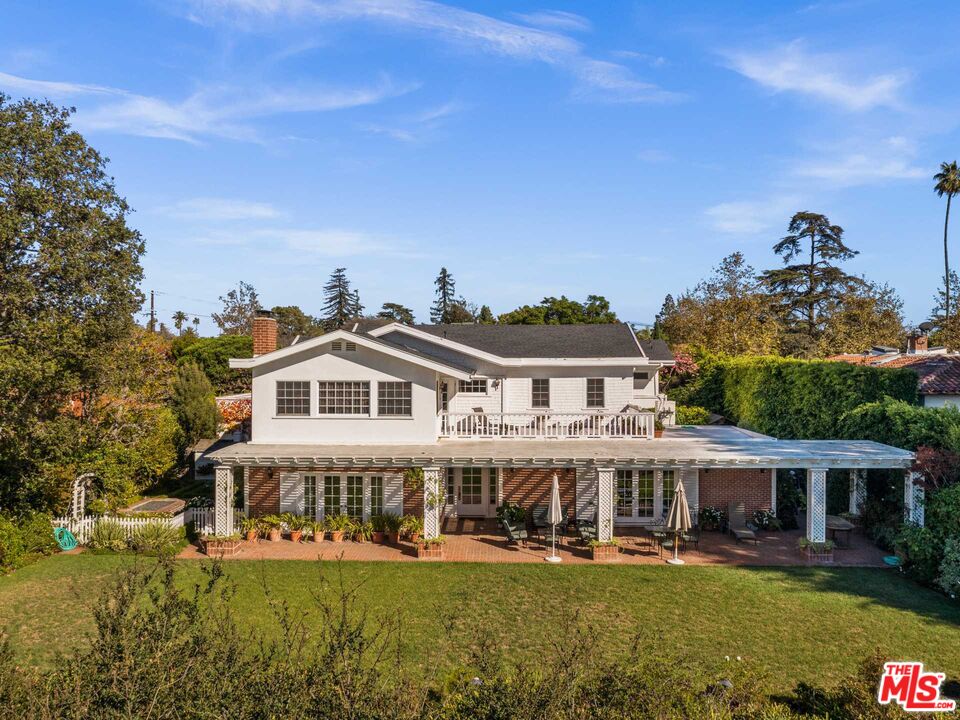 269 South Rockingham Avenue Los Angeles, CA 90049 - Photo 9 of 10 Gallery Image 9